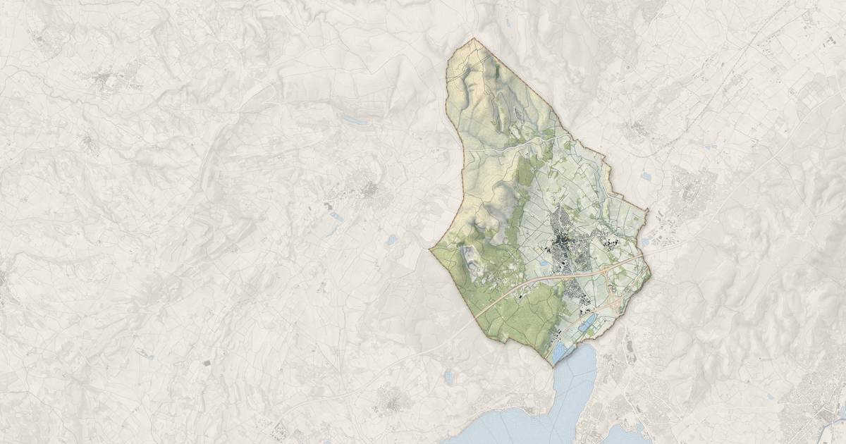Portrait cartographique de Poussan : relief, eau, forêts, bâti et voies, calculés à partir des données de l'IGN