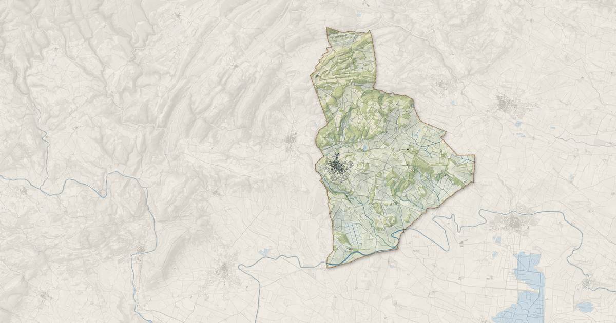 Portrait cartographique de Quarante : relief, eau, forêts, bâti et voies, calculés à partir des données de l'IGN