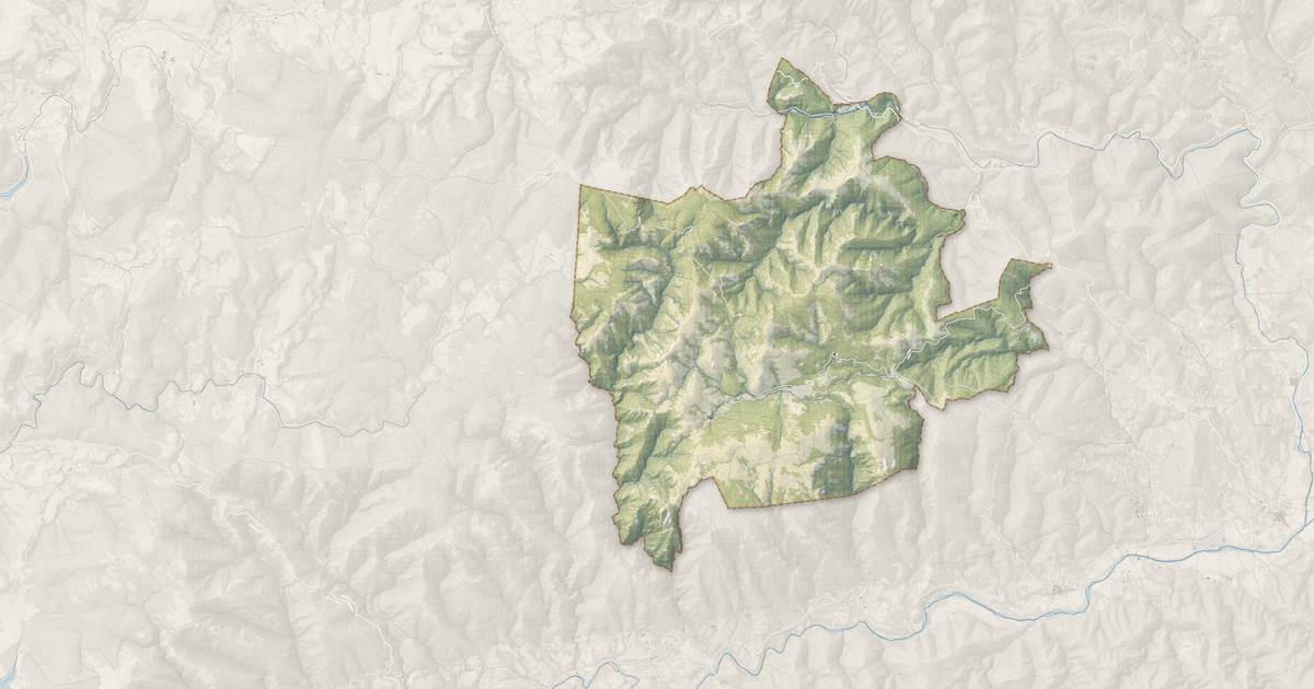 Portrait cartographique de Rosis : relief, eau, forêts, bâti et voies, calculés à partir des données de l'IGN