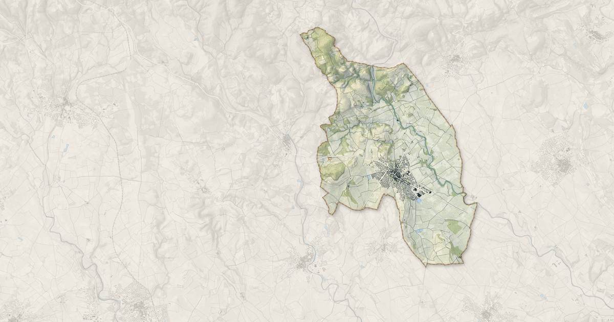 Portrait cartographique de Roujan : relief, eau, forêts, bâti et voies, calculés à partir des données de l'IGN