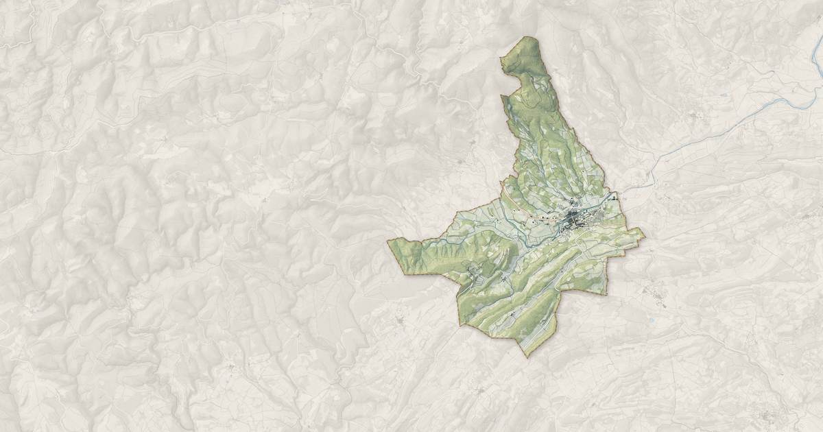 Portrait cartographique de Saint-Chinian : relief, eau, forêts, bâti et voies, calculés à partir des données de l'IGN