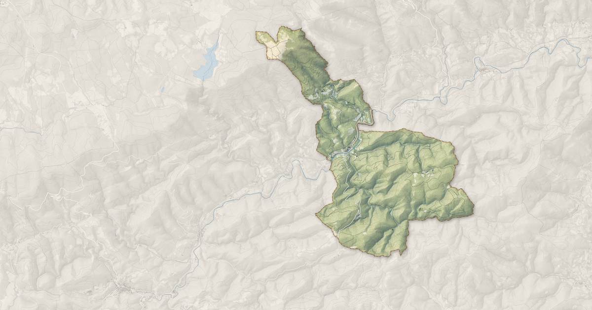 Portrait cartographique de Saint-Étienne-d'Albagnan : relief, eau, forêts, bâti et voies, calculés à partir des données de l'IGN