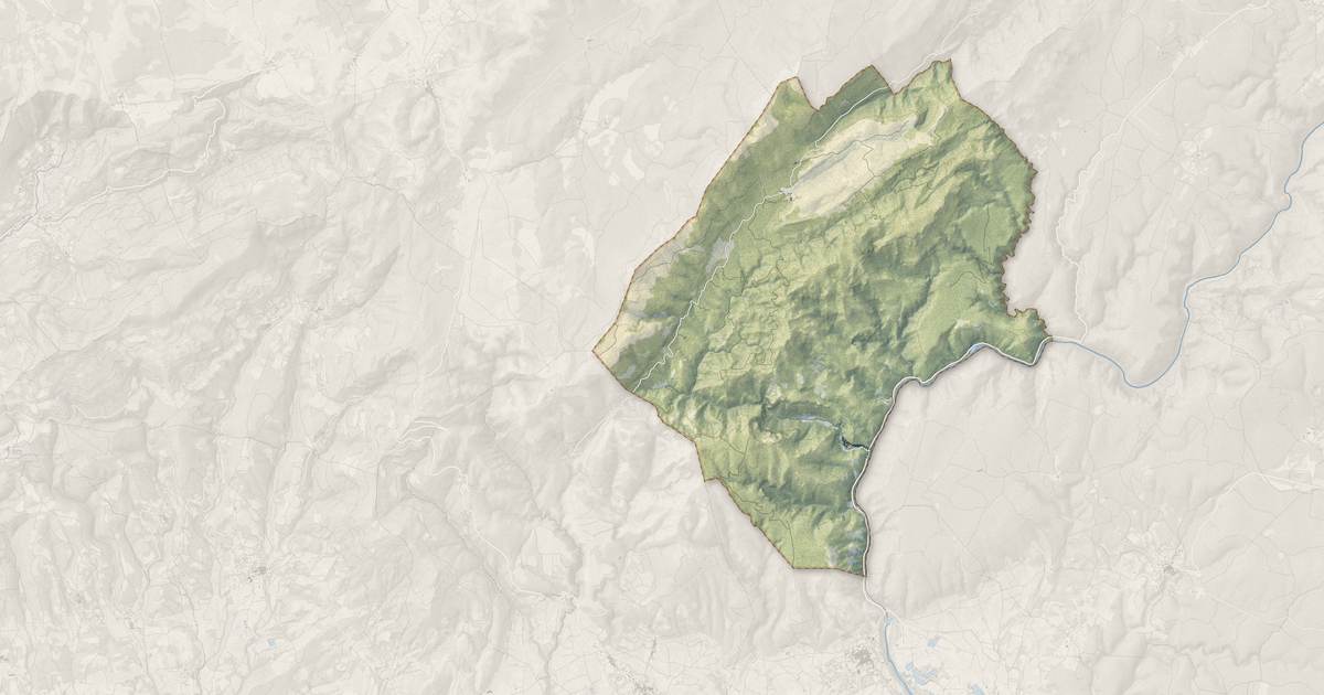 Portrait cartographique de Saint-Guilhem-le-Désert : relief, eau, forêts, bâti et voies, calculés à partir des données de l'IGN