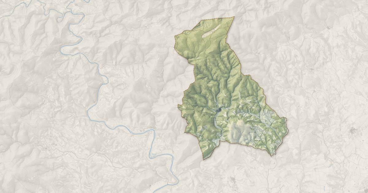 Portrait cartographique de Saint-Nazaire-de-Ladarez : relief, eau, forêts, bâti et voies, calculés à partir des données de l'IGN