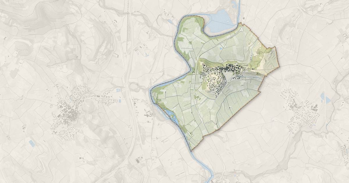 Portrait cartographique de Tressan : relief, eau, forêts, bâti et voies, calculés à partir des données de l'IGN