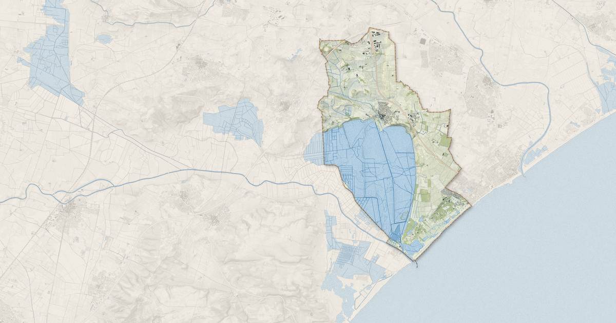 Portrait cartographique de Vendres : relief, eau, forêts, bâti et voies, calculés à partir des données de l'IGN
