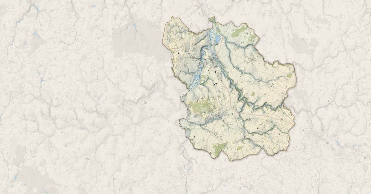 Portrait cartographique de Val-Couesnon : relief, eau, forêts, bâti et voies, calculés à partir des données de l'IGN