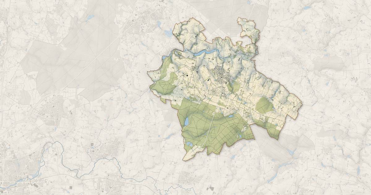 Portrait cartographique de La Bouëxière : relief, eau, forêts, bâti et voies, calculés à partir des données de l'IGN