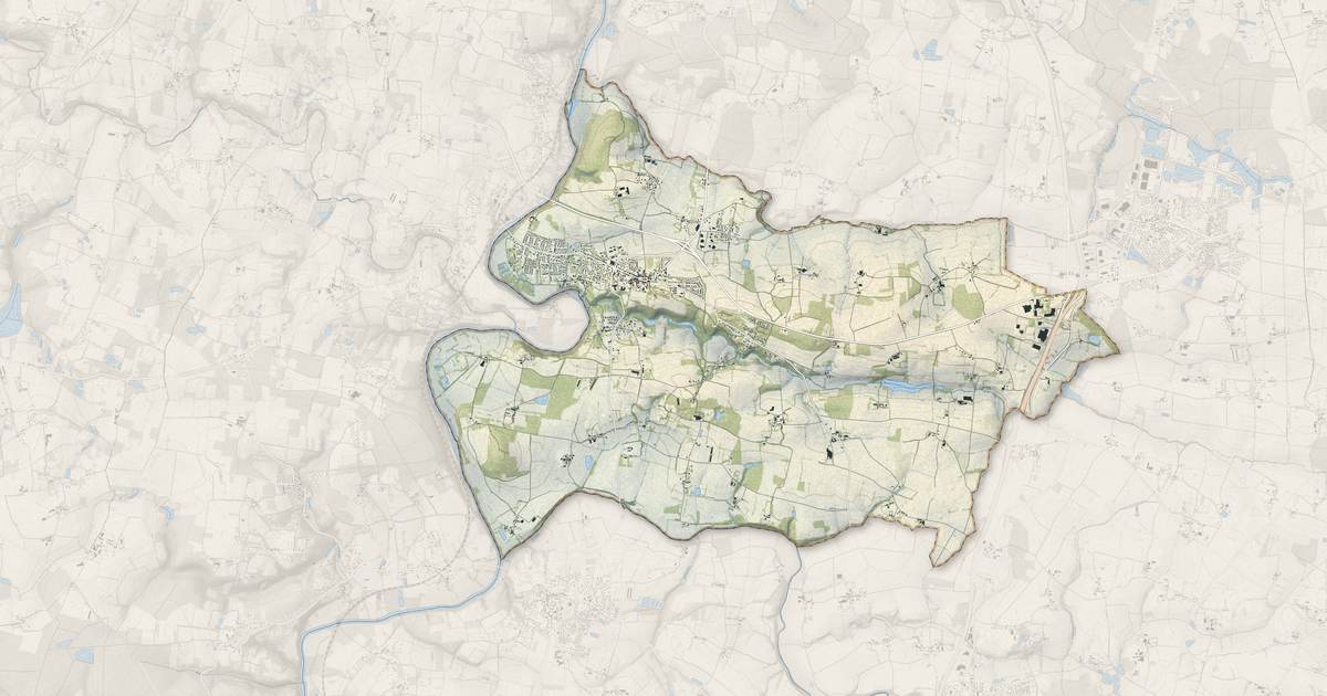 Portrait cartographique de Bourg-des-Comptes : relief, eau, forêts, bâti et voies, calculés à partir des données de l'IGN