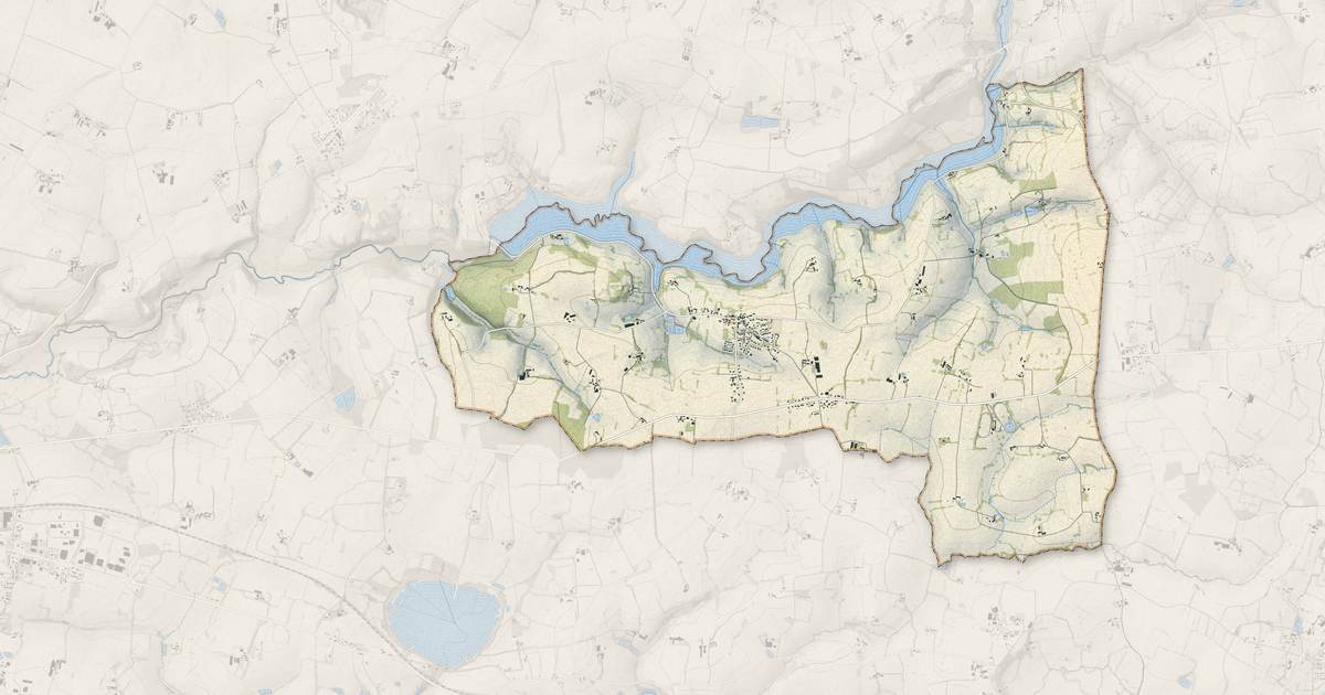 Portrait cartographique de La Chapelle-Erbrée : relief, eau, forêts, bâti et voies, calculés à partir des données de l'IGN