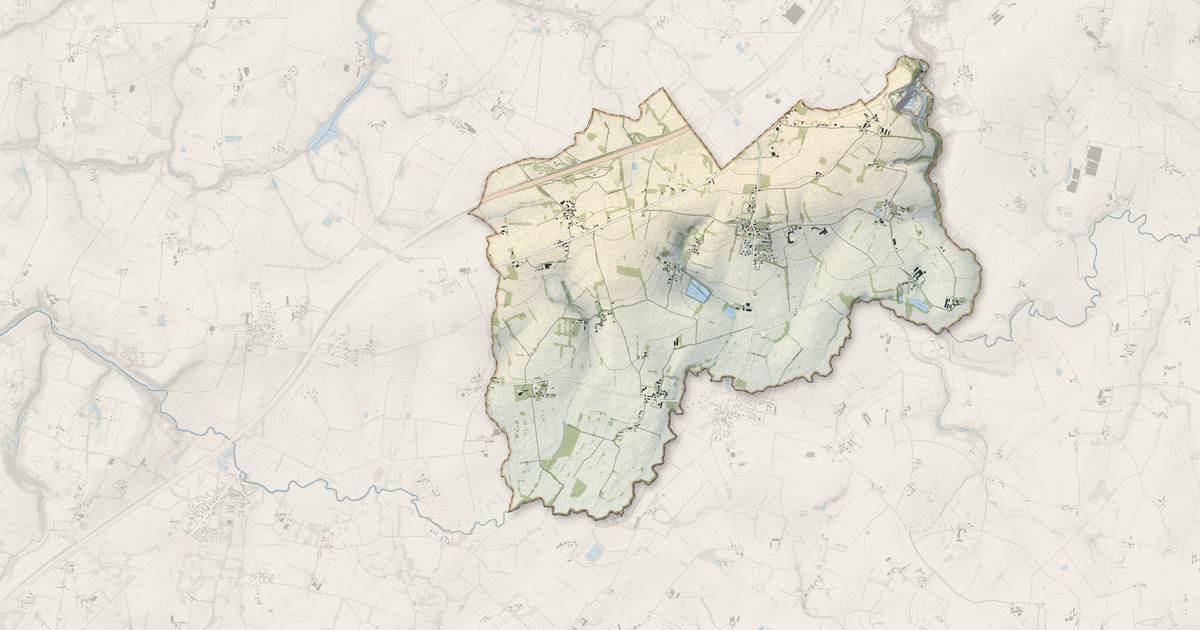 Portrait cartographique de La Chapelle-Saint-Aubert : relief, eau, forêts, bâti et voies, calculés à partir des données de l'IGN