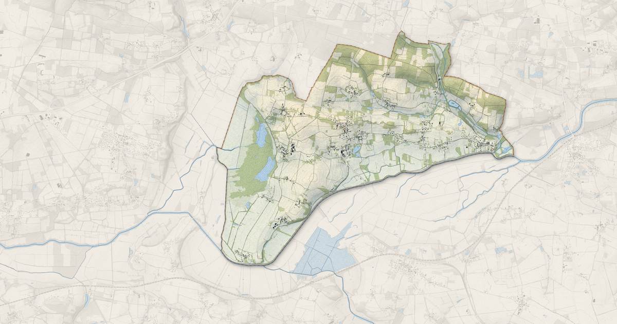 Portrait cartographique de La Chapelle-de-Brain : relief, eau, forêts, bâti et voies, calculés à partir des données de l'IGN