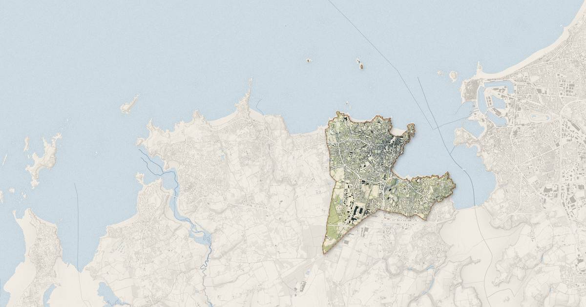 Portrait cartographique de Dinard : relief, eau, forêts, bâti et voies, calculés à partir des données de l'IGN