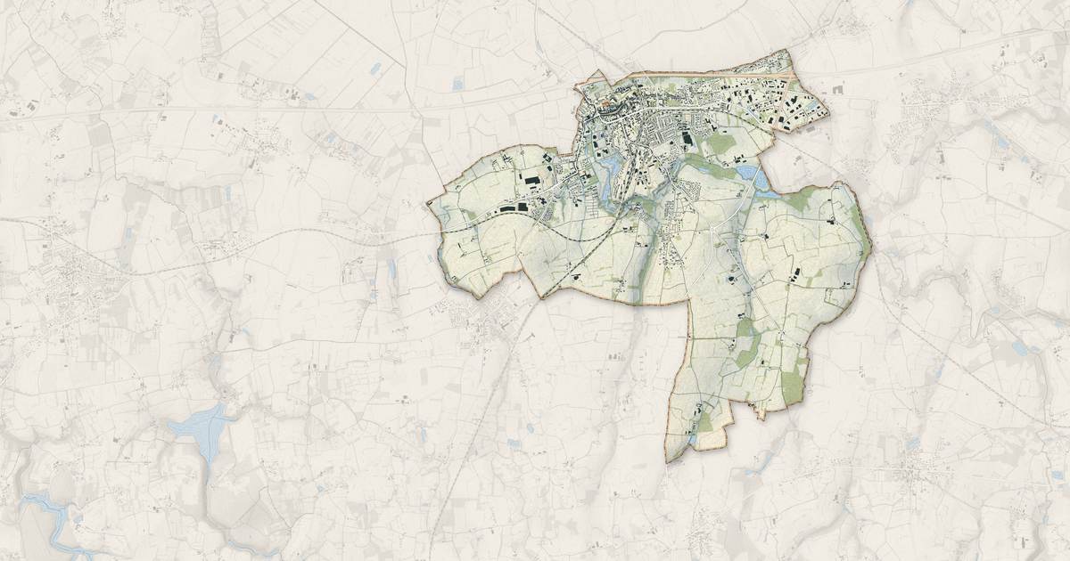 Portrait cartographique de Dol-de-Bretagne : relief, eau, forêts, bâti et voies, calculés à partir des données de l'IGN
