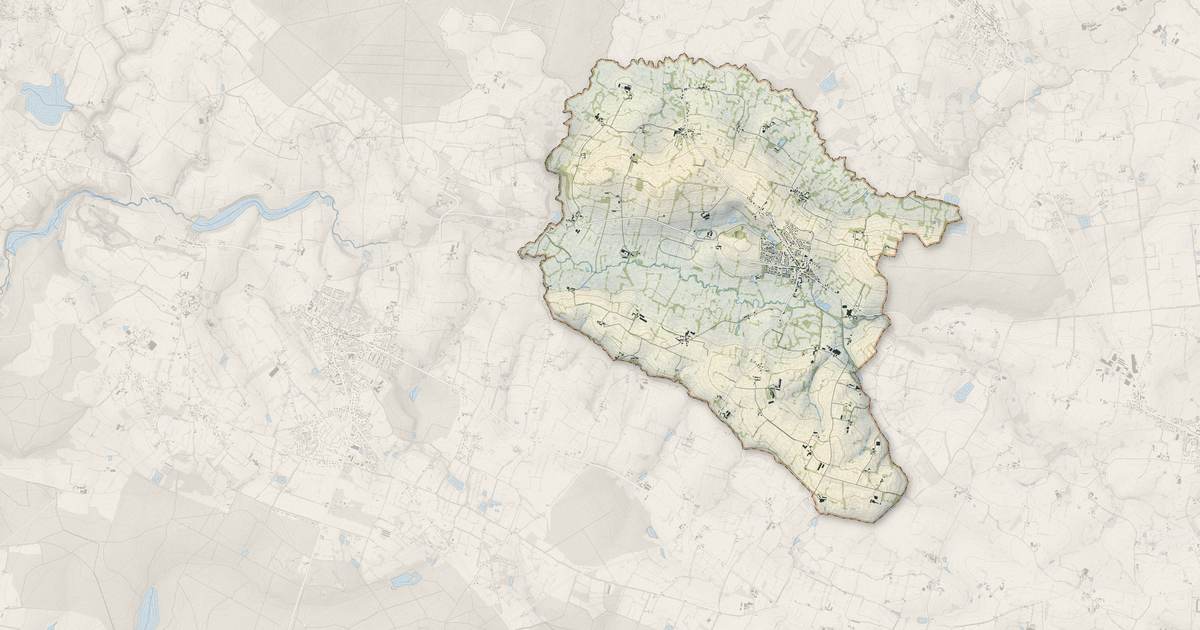 Portrait cartographique de Dourdain : relief, eau, forêts, bâti et voies, calculés à partir des données de l'IGN