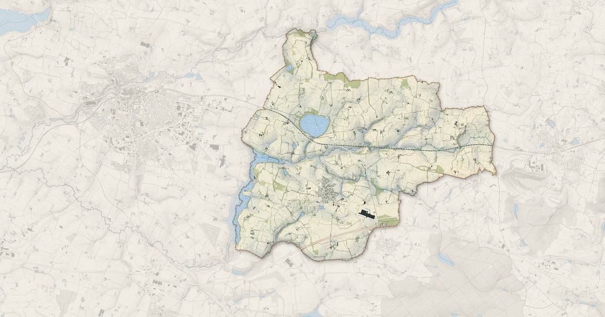 Portrait cartographique de Erbrée : relief, eau, forêts, bâti et voies, calculés à partir des données de l'IGN