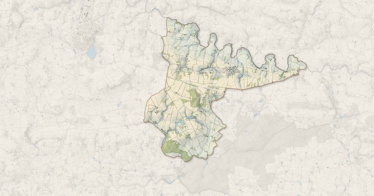 Portrait cartographique de Ercé-en-Lamée : relief, eau, forêts, bâti et voies, calculés à partir des données de l'IGN