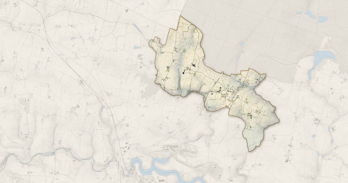 Portrait cartographique de Forges-la-Forêt : relief, eau, forêts, bâti et voies, calculés à partir des données de l'IGN