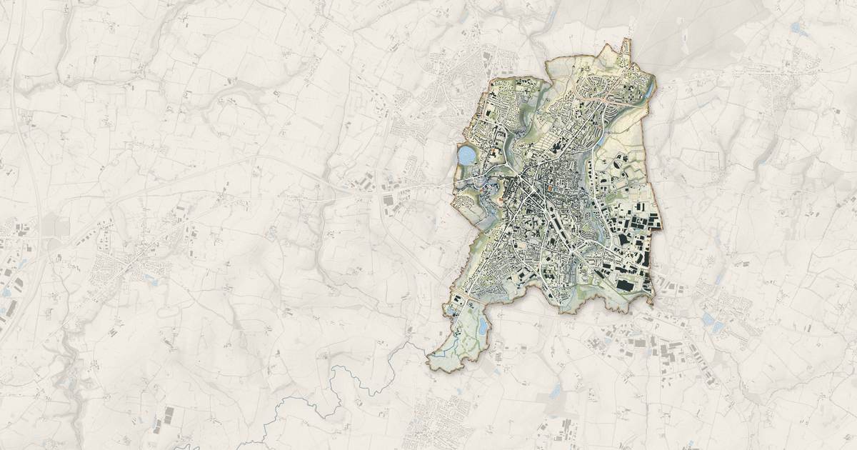 Portrait cartographique de Fougères : relief, eau, forêts, bâti et voies, calculés à partir des données de l'IGN