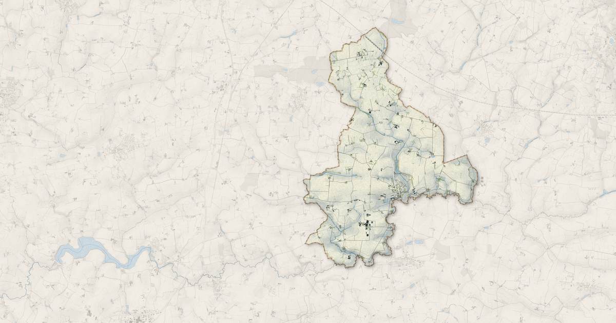 Portrait cartographique de Gennes-sur-Seiche : relief, eau, forêts, bâti et voies, calculés à partir des données de l'IGN
