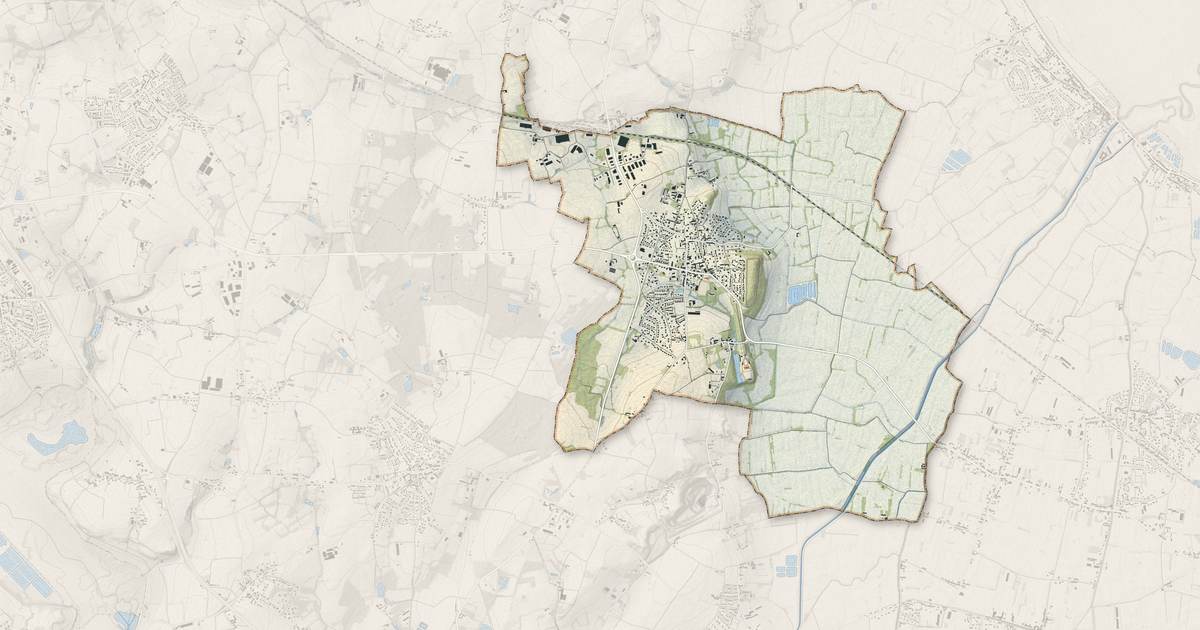 Portrait cartographique de La Gouesnière : relief, eau, forêts, bâti et voies, calculés à partir des données de l'IGN