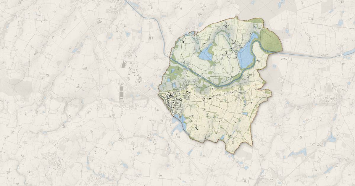 Portrait cartographique de Hédé-Bazouges : relief, eau, forêts, bâti et voies, calculés à partir des données de l'IGN