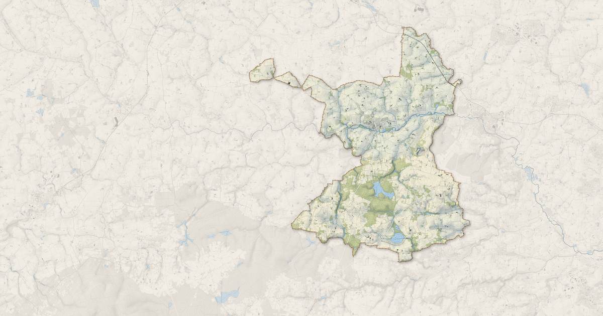Portrait cartographique de Iffendic : relief, eau, forêts, bâti et voies, calculés à partir des données de l'IGN