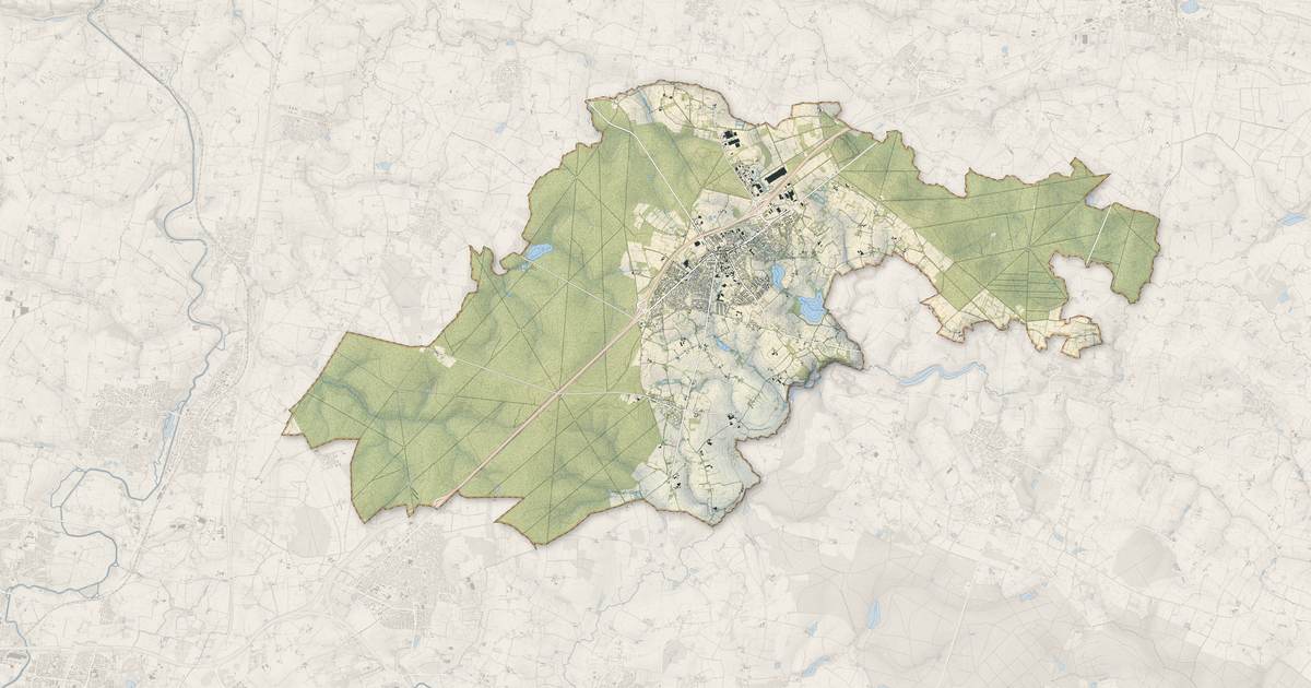 Portrait cartographique de Liffré : relief, eau, forêts, bâti et voies, calculés à partir des données de l'IGN