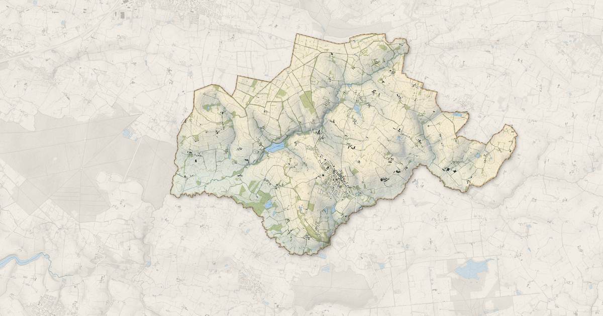 Portrait cartographique de Livré-sur-Changeon : relief, eau, forêts, bâti et voies, calculés à partir des données de l'IGN