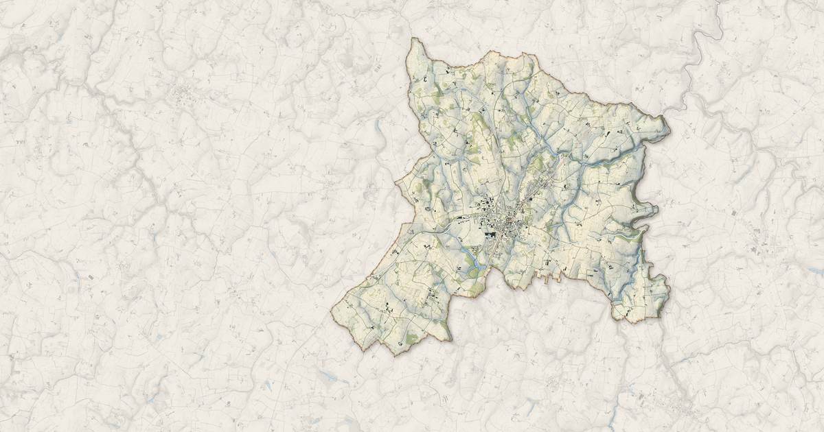 Portrait cartographique de Louvigné-du-Désert : relief, eau, forêts, bâti et voies, calculés à partir des données de l'IGN