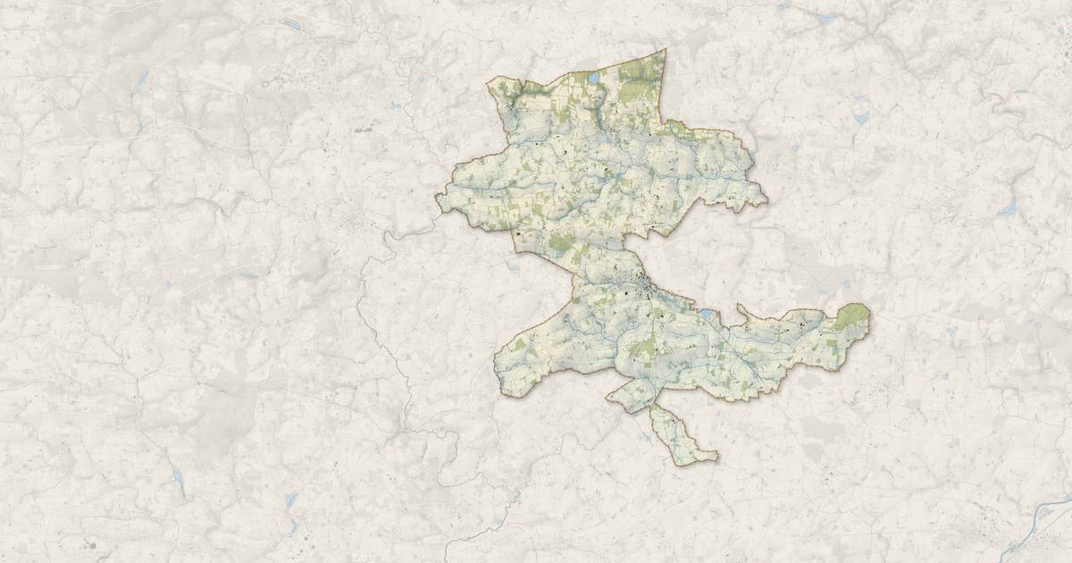 Portrait cartographique de Val d'Anast : relief, eau, forêts, bâti et voies, calculés à partir des données de l'IGN