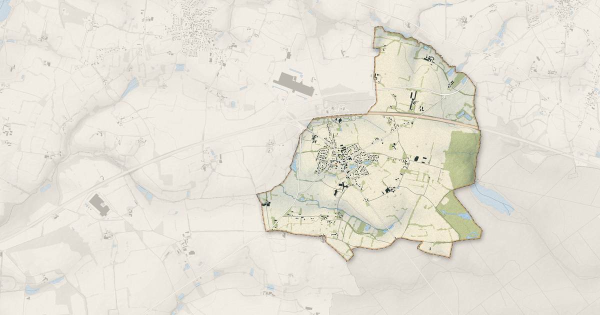 Portrait cartographique de Mondevert : relief, eau, forêts, bâti et voies, calculés à partir des données de l'IGN