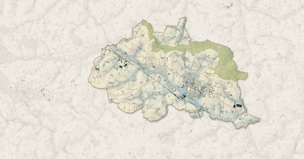 Portrait cartographique de Montauban-de-Bretagne : relief, eau, forêts, bâti et voies, calculés à partir des données de l'IGN