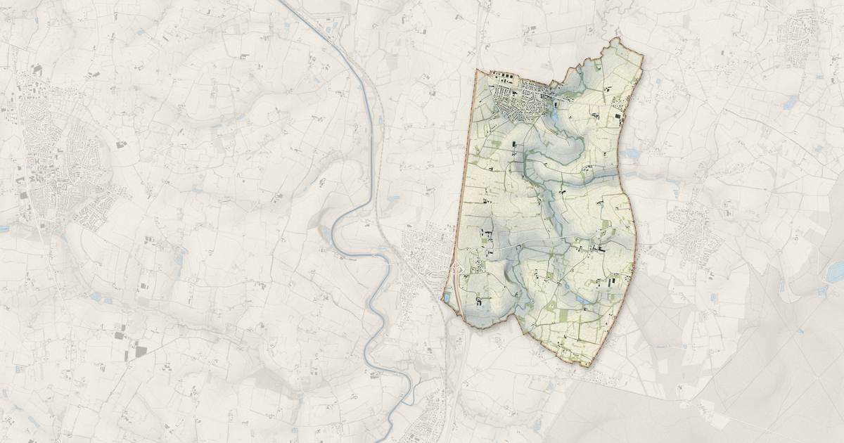 Portrait cartographique de Mouazé : relief, eau, forêts, bâti et voies, calculés à partir des données de l'IGN