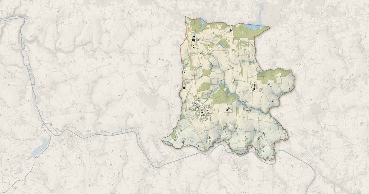 Portrait cartographique de Pleugueneuc : relief, eau, forêts, bâti et voies, calculés à partir des données de l'IGN