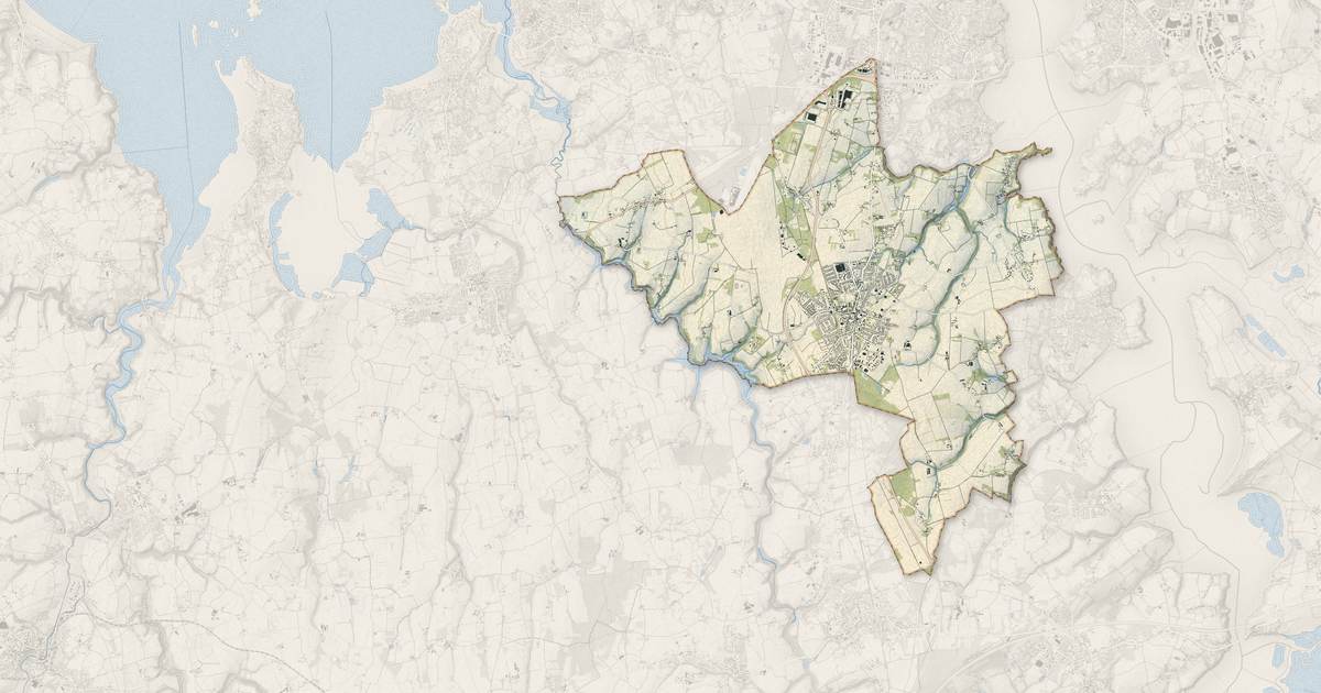 Portrait cartographique de Pleurtuit : relief, eau, forêts, bâti et voies, calculés à partir des données de l'IGN