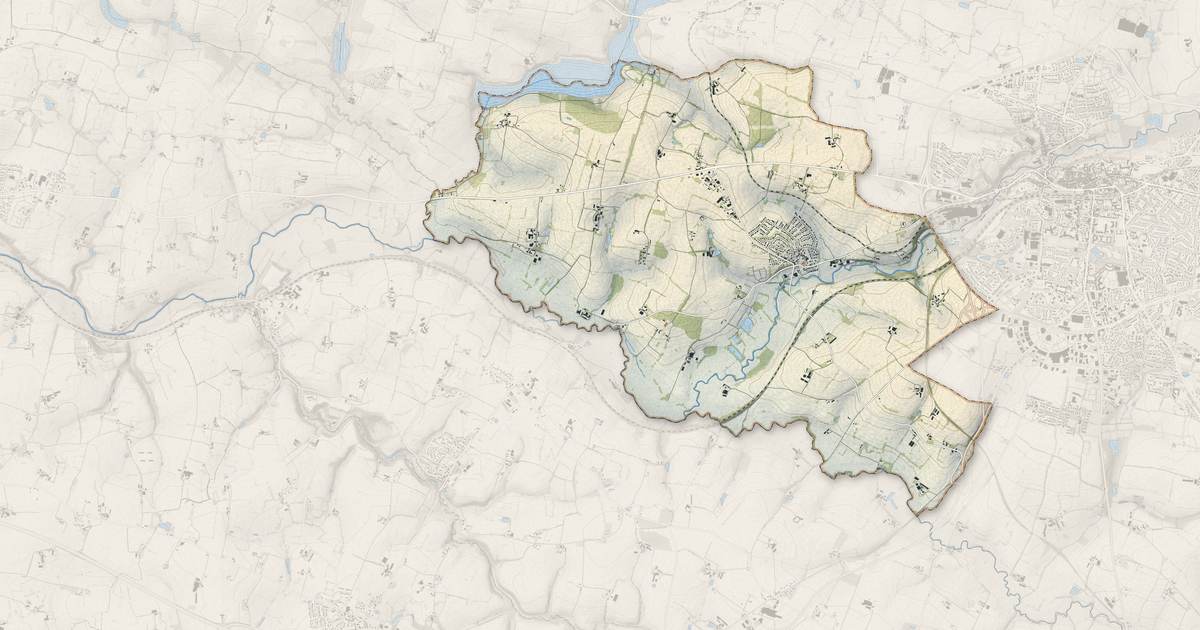 Portrait cartographique de Pocé-les-Bois : relief, eau, forêts, bâti et voies, calculés à partir des données de l'IGN