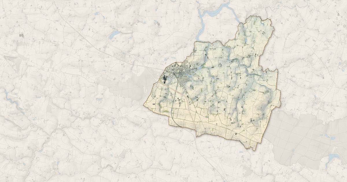 Portrait cartographique de Retiers : relief, eau, forêts, bâti et voies, calculés à partir des données de l'IGN
