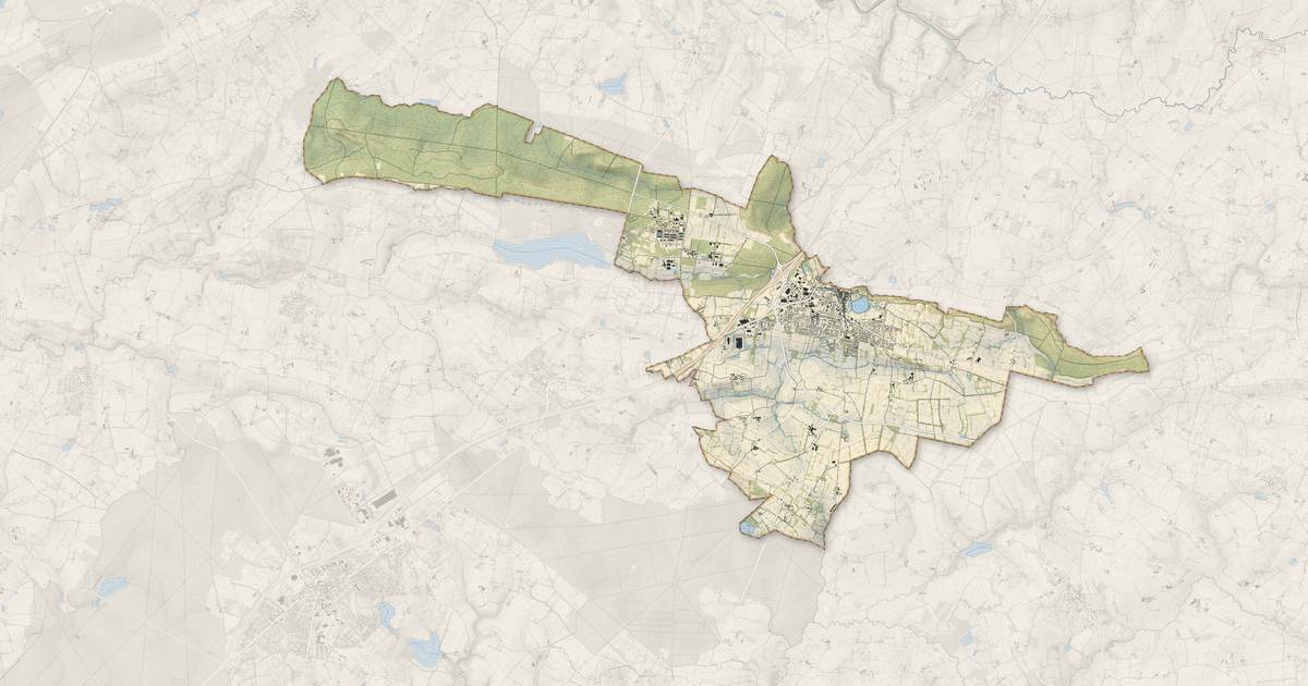 Portrait cartographique de Saint-Aubin-du-Cormier : relief, eau, forêts, bâti et voies, calculés à partir des données de l'IGN