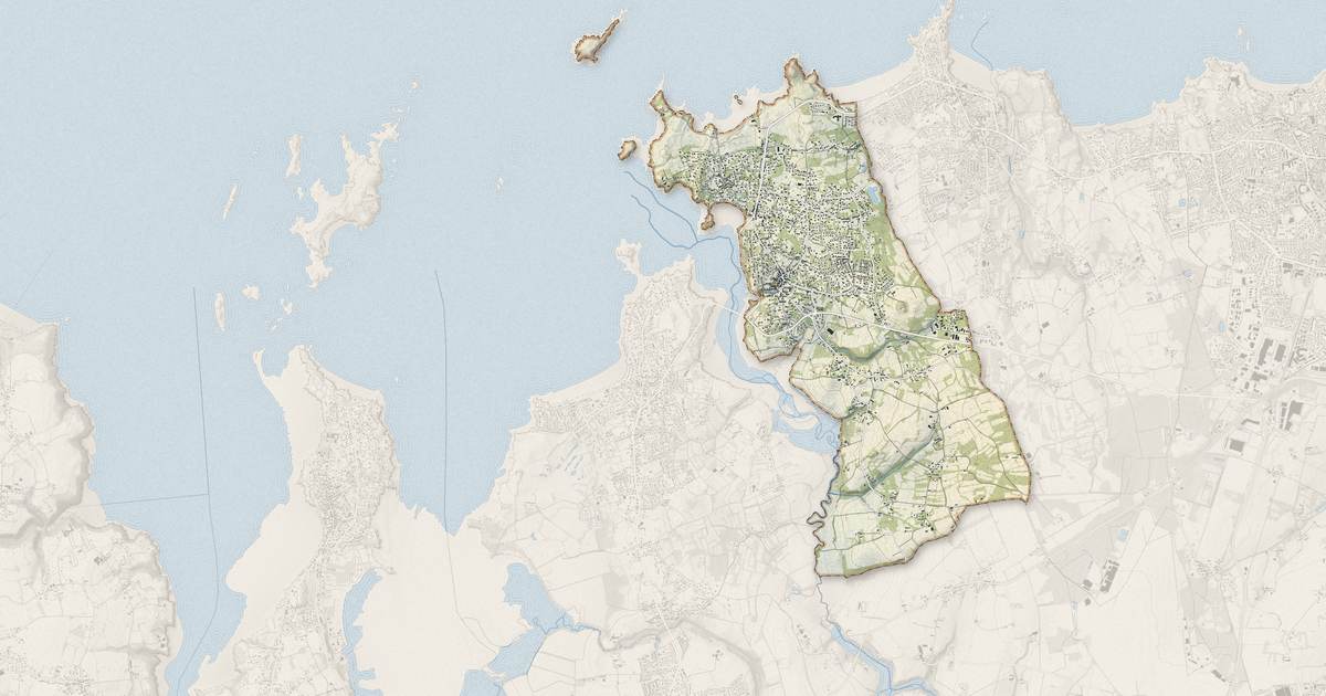 Portrait cartographique de Saint-Briac-sur-Mer : relief, eau, forêts, bâti et voies, calculés à partir des données de l'IGN