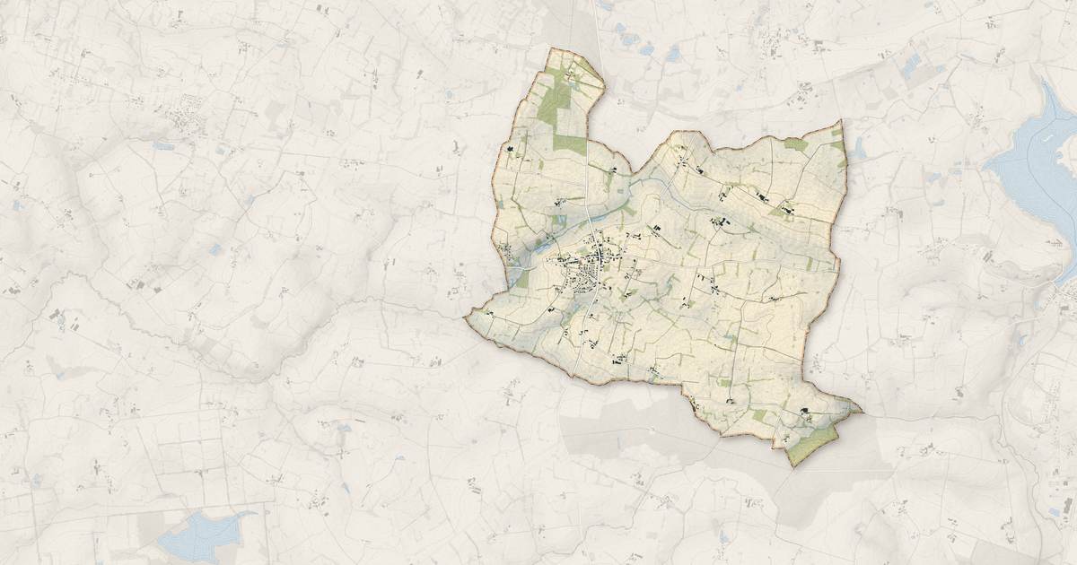 Portrait cartographique de Saint-Christophe-des-Bois : relief, eau, forêts, bâti et voies, calculés à partir des données de l'IGN