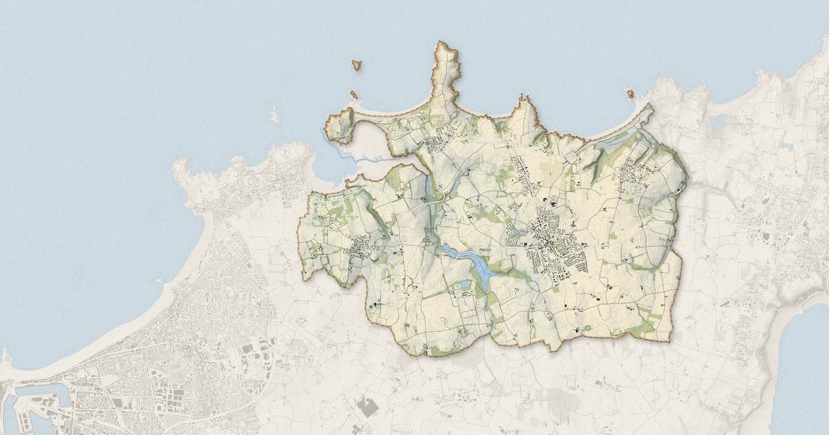 Portrait cartographique de Saint-Coulomb : relief, eau, forêts, bâti et voies, calculés à partir des données de l'IGN