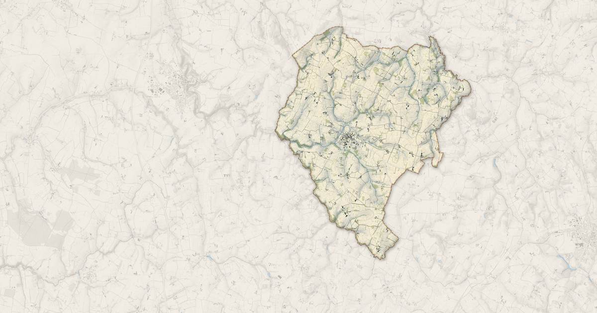 Portrait cartographique de Saint-Georges-de-Reintembault : relief, eau, forêts, bâti et voies, calculés à partir des données de l'IGN
