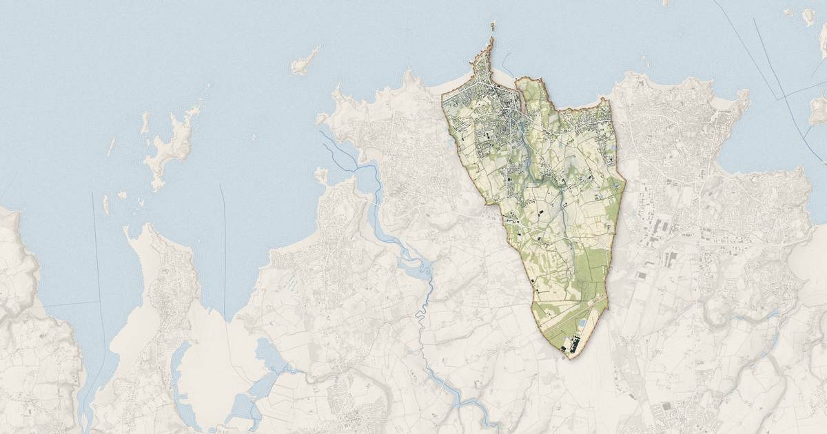 Portrait cartographique de Saint-Lunaire : relief, eau, forêts, bâti et voies, calculés à partir des données de l'IGN