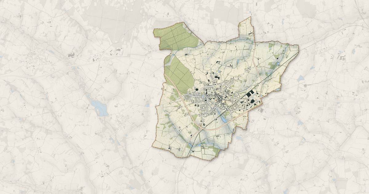 Portrait cartographique de Saint-Méen-le-Grand : relief, eau, forêts, bâti et voies, calculés à partir des données de l'IGN