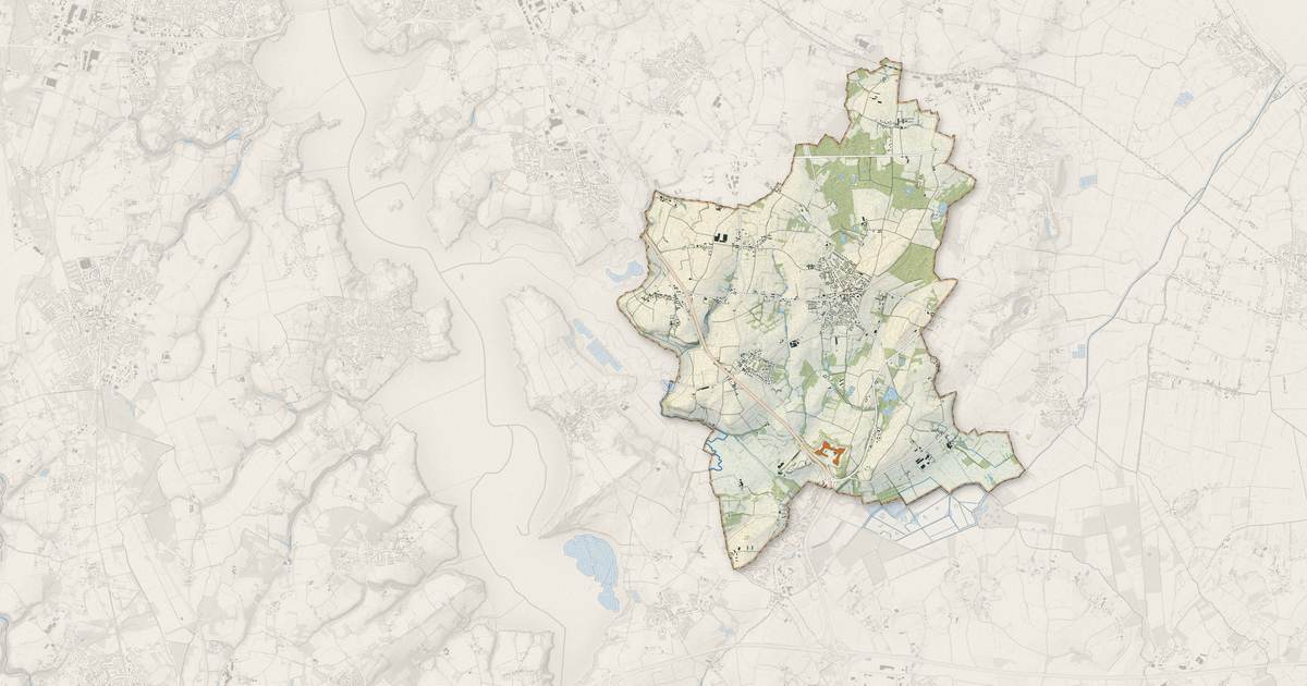 Portrait cartographique de Saint-Père-Marc-en-Poulet : relief, eau, forêts, bâti et voies, calculés à partir des données de l'IGN