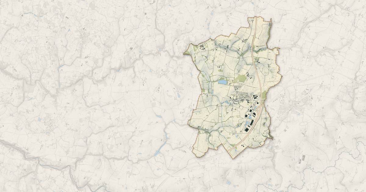 Portrait cartographique de Saint-Sauveur-des-Landes : relief, eau, forêts, bâti et voies, calculés à partir des données de l'IGN