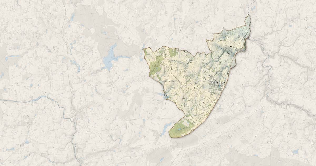 Portrait cartographique de Sens-de-Bretagne : relief, eau, forêts, bâti et voies, calculés à partir des données de l'IGN