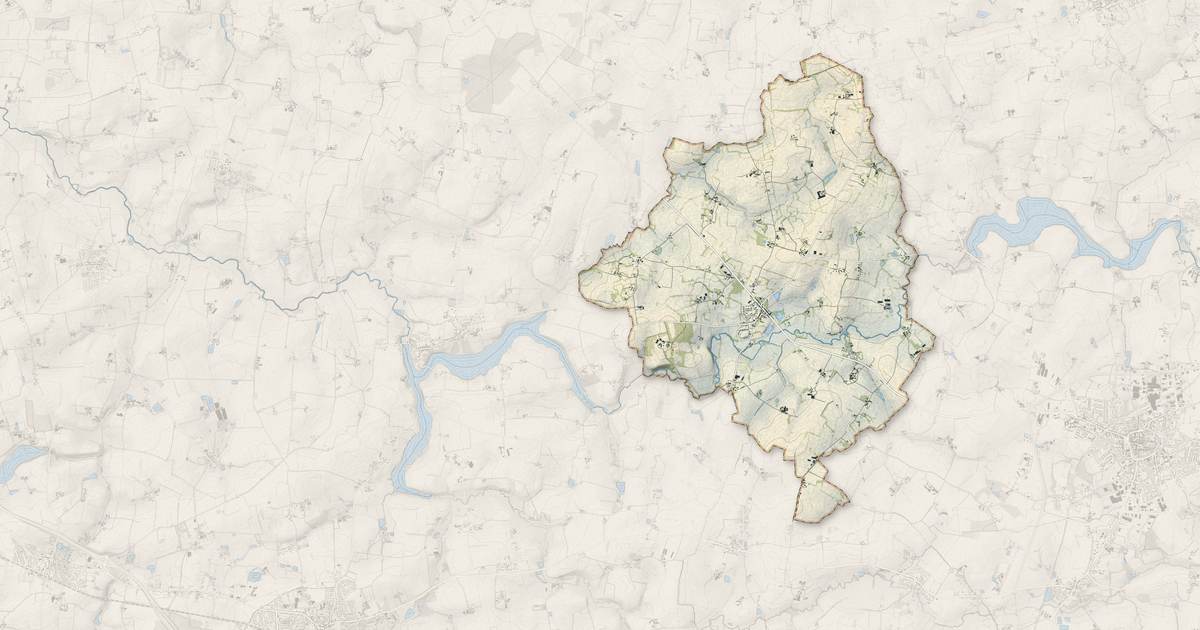 Portrait cartographique de Visseiche : relief, eau, forêts, bâti et voies, calculés à partir des données de l'IGN