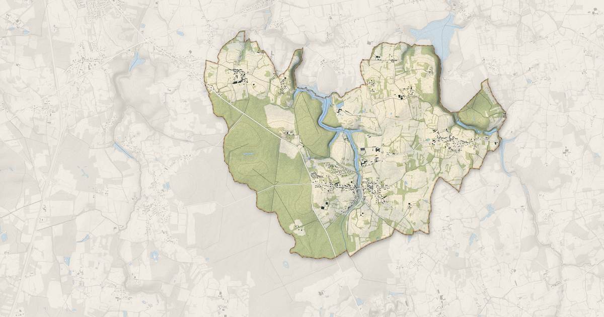 Portrait cartographique de Le Tronchet : relief, eau, forêts, bâti et voies, calculés à partir des données de l'IGN